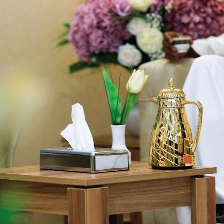 Four Seasons Suites ฏออิฟ ภายนอก รูปภาพ
