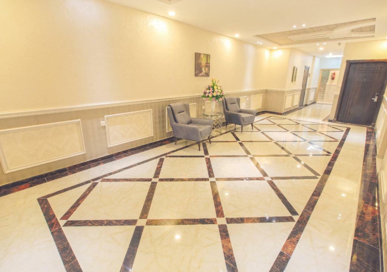 Four Seasons Suites ฏออิฟ ภายนอก รูปภาพ
