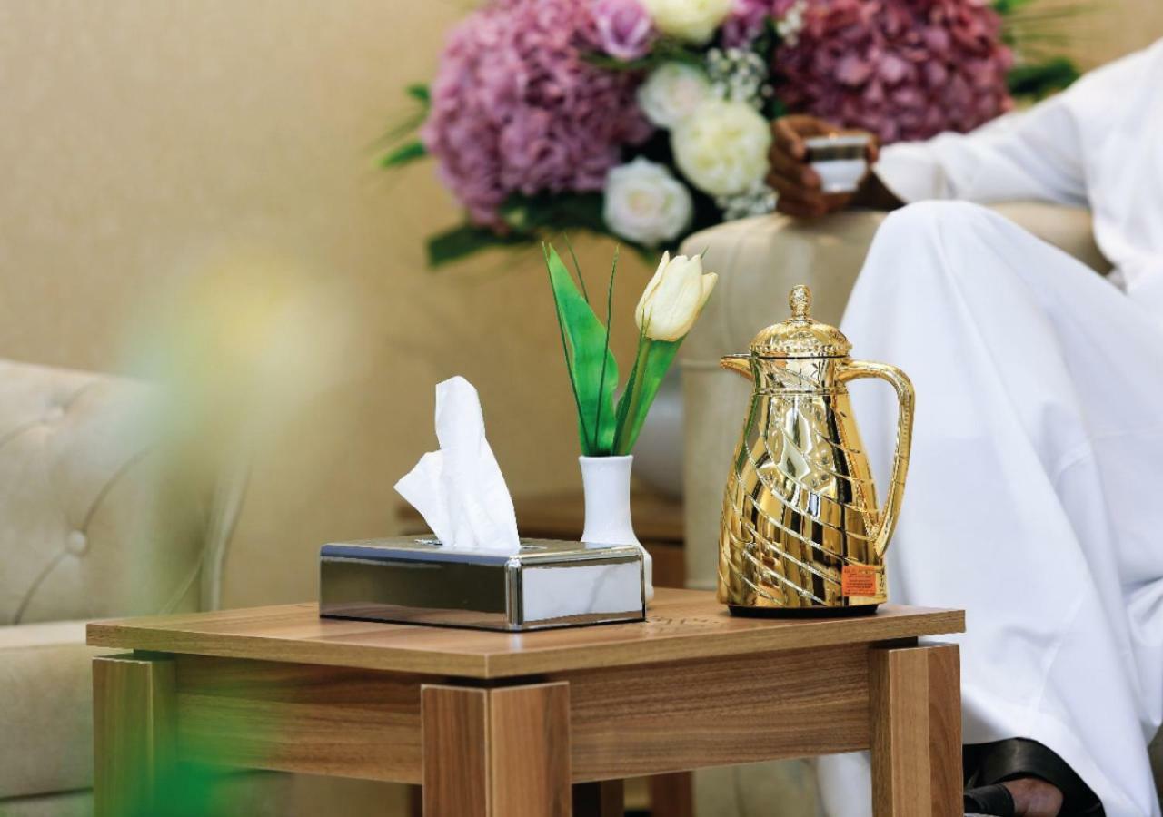 Four Seasons Suites ฏออิฟ ภายนอก รูปภาพ