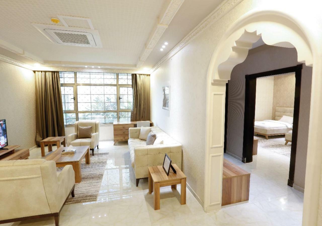Four Seasons Suites ฏออิฟ ภายนอก รูปภาพ